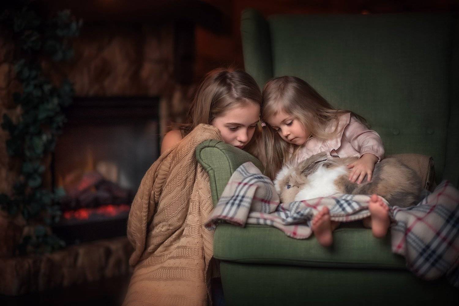 девочки, кролик, камин, плед, новый год, Юлия Таратынова