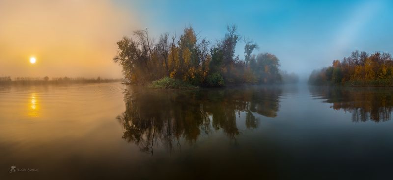 Туманный рассвет на реке фото превью