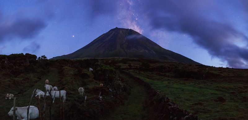 Azores, volcano Pico, Milky way Near volcano Pico at Night фото превью