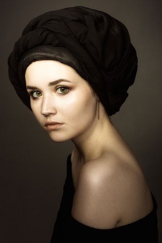 Девушка с сережкой