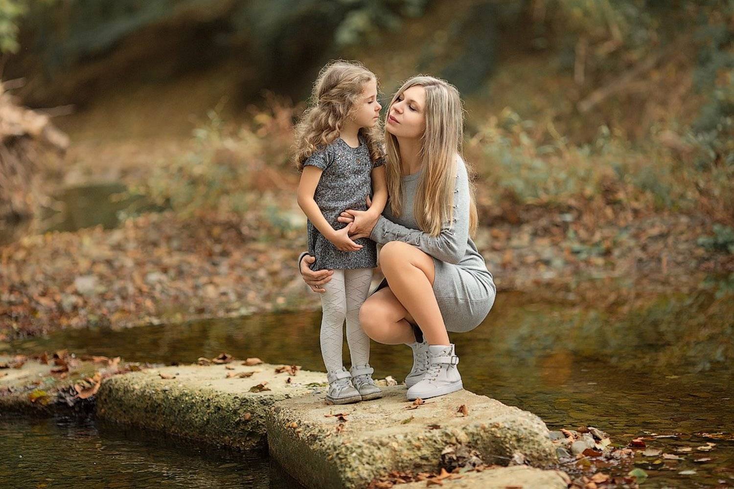 малышка, девочка, счастье, природа, тепло, детский и семейный фотограф, эмоции, радость, лес, осень, дерево, деревья, солнышко, мама и дочка, детская радость, Францева Ольга