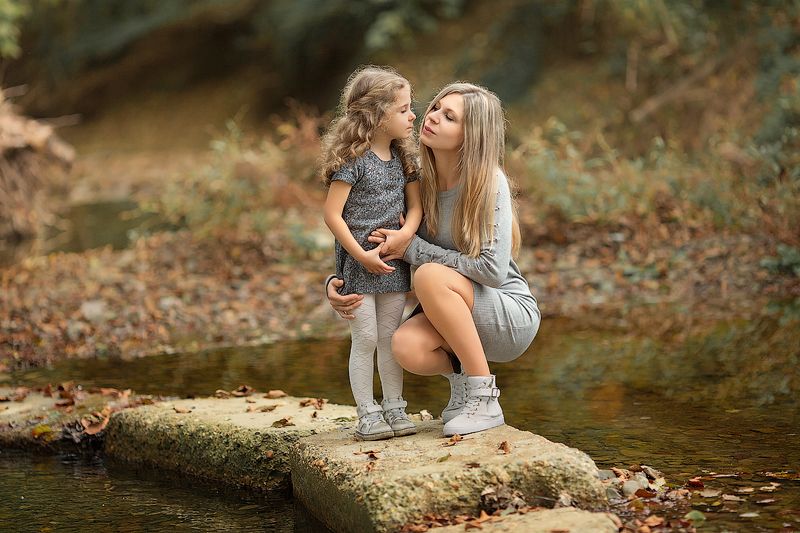 малышка, девочка, счастье, природа, тепло, детский и семейный фотограф, эмоции, радость, лес, осень, дерево, деревья, солнышко, мама и дочка, детская радость Нежность... фото превью