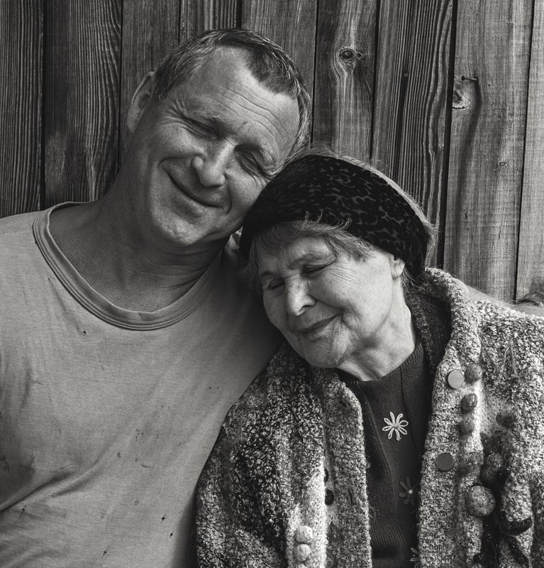 My father and his mom фото превью