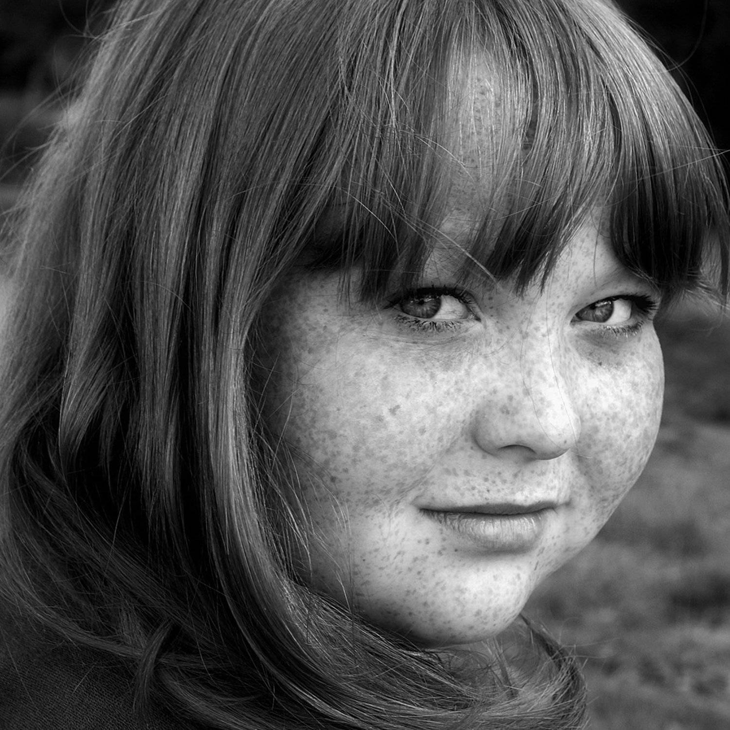 портрет, девочка, глаза, взгляд, веснушки, чб, апатиты, Николай Смоляк