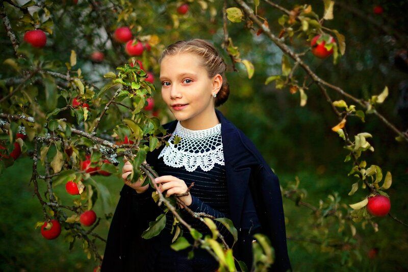 Истории из детства. Осень в яблоневом саду. 