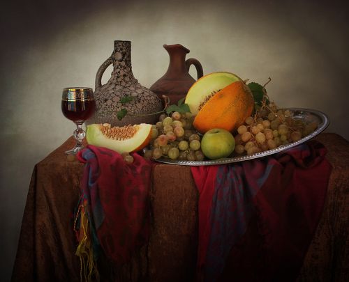 С двумя кувшинами, в восточном стиле