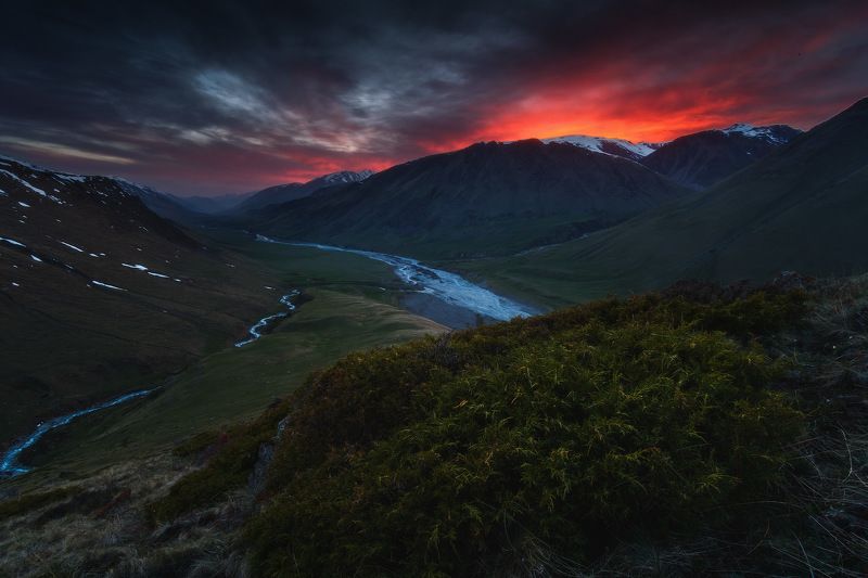 киргизия, кыргызстан, средняя азия, горы, каньон, скалы, пейзаж, весна, ущелье, река, закат Небесный огонь фото превью