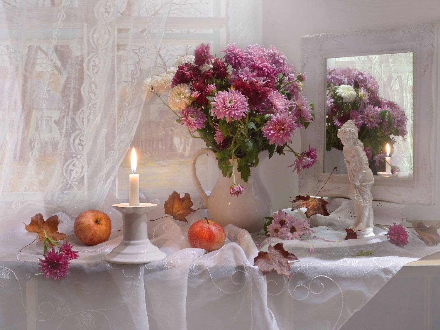 still life,натюрморт,фото натюрморт,осень, ноябрь, цветы, фарфор,хризантемы,статуэтка, зеркало, окно, отражение, кленовые листья, свеча, подсвечник, Колова Валентина