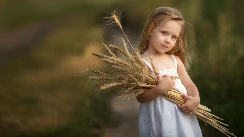 детский фотограф, дети, портрет, художественный портерт, идея детской фотосессии, детский образ, образ, пшеница, платье, ребенок, ребенок в кадре, Сбор уражая фото превью
