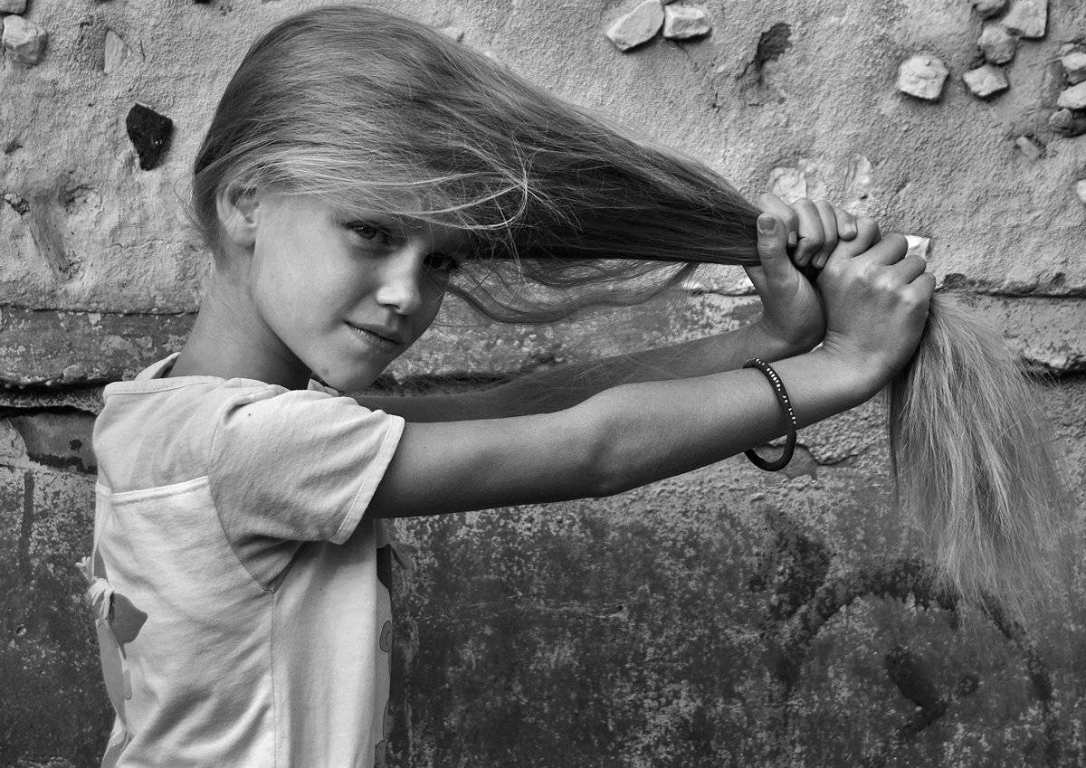 портрет, девочка, глаза, взгляд, волосы, чб, апатиты, Николай Смоляк