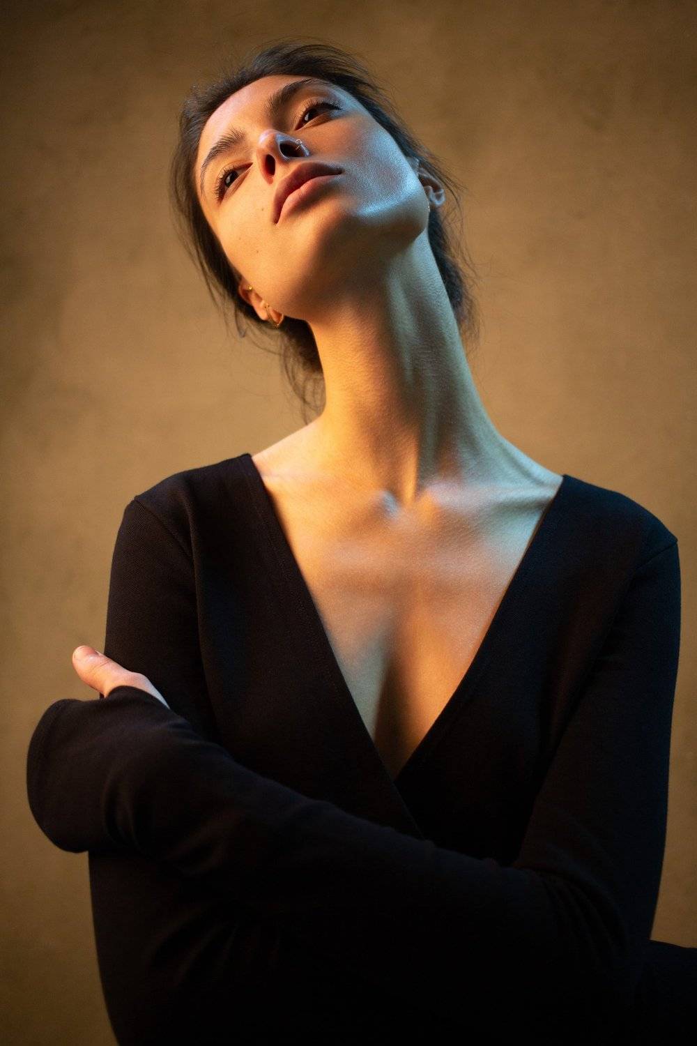 портрет девушка свет тёплый фон шея мечты отдых , Сергей Скибин Арт16