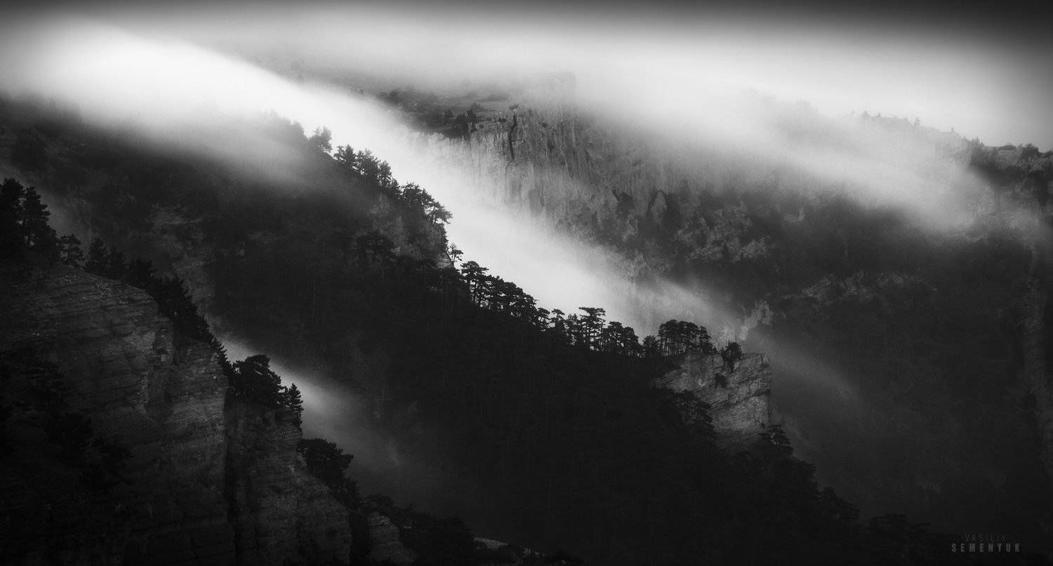 крым, ай-петри, крымские горы, облачная река, облака, скалы, горы, кромка плато, длинная выдержка, ч/б, crimea, mountain, black and white, clouds, long exposure., Семенюк Василий