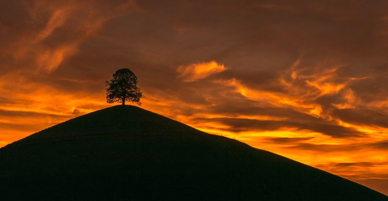 Багровый закат на холмах, Швейцария фото превью