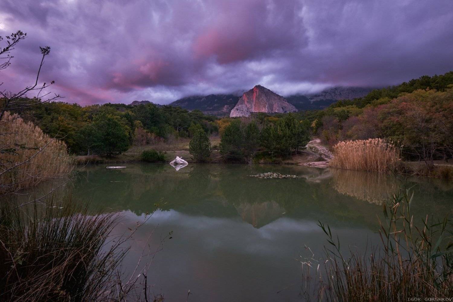 крым,пейзаж,осень,горы,скала,вечер,природа,закат,озеро,тростник, Горшков Игорь