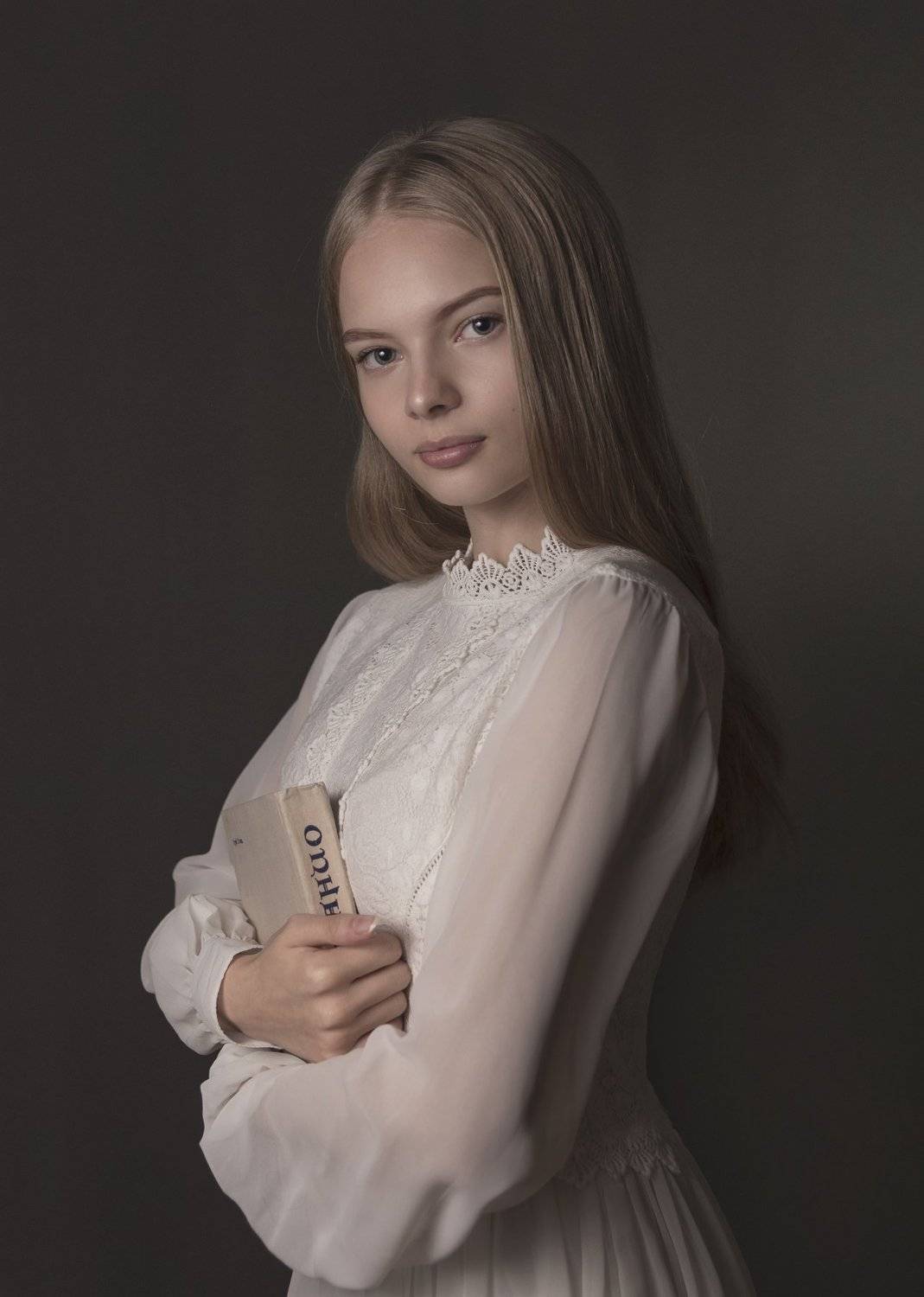 портрет , взгляд ,красивая девушка , цвет ,волосы , красивые губы ,нежность , таинственность . арт, Natalia Kholodova