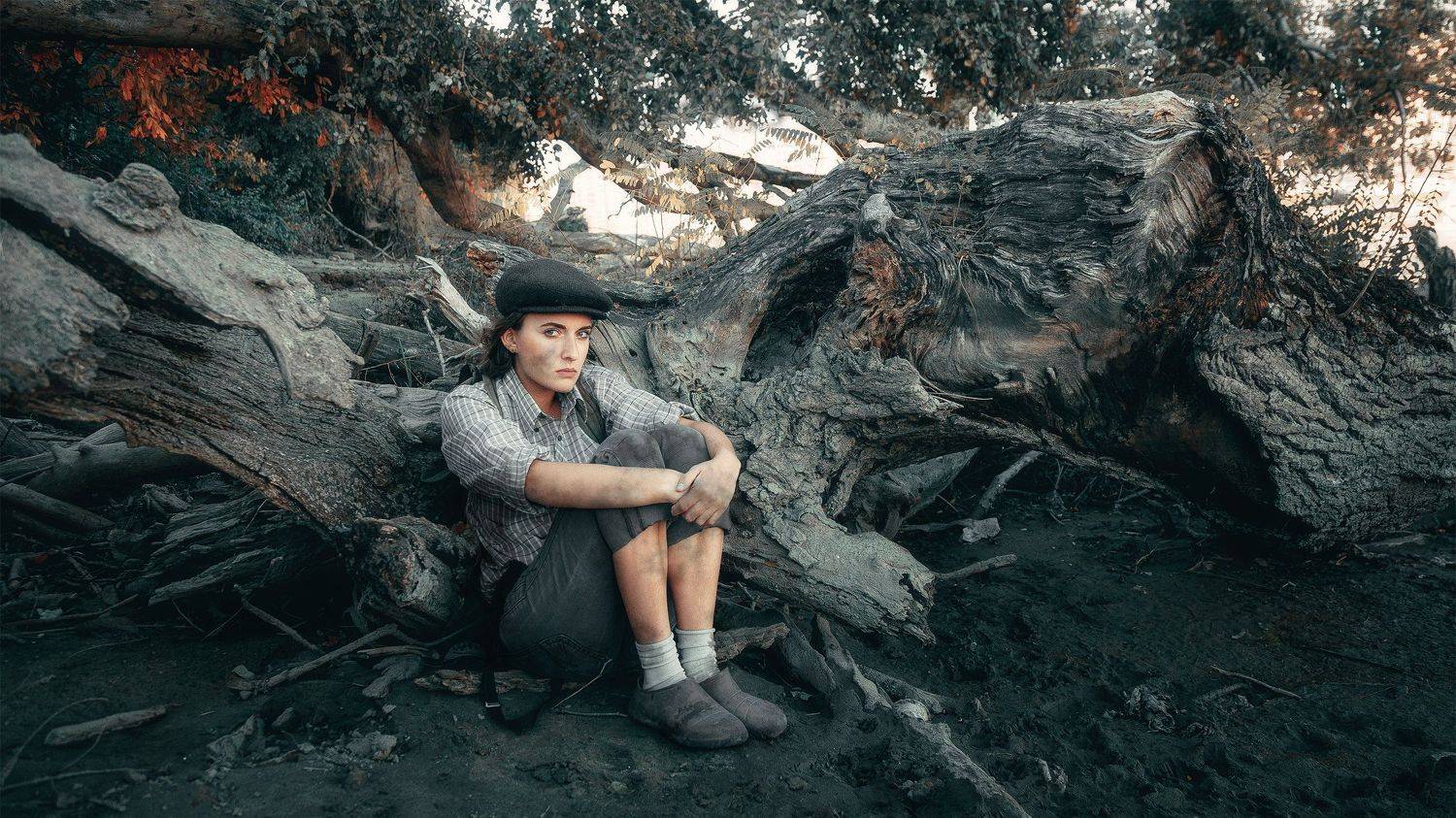girl, orphan, abandoned, model, dirt, tree, nature, roots, loneliness, power, Russia, девушка, сирота, брошенная, модель, грязь, дерево, природа, корни, одиночество, сила, Россия, Васильев Андрей
