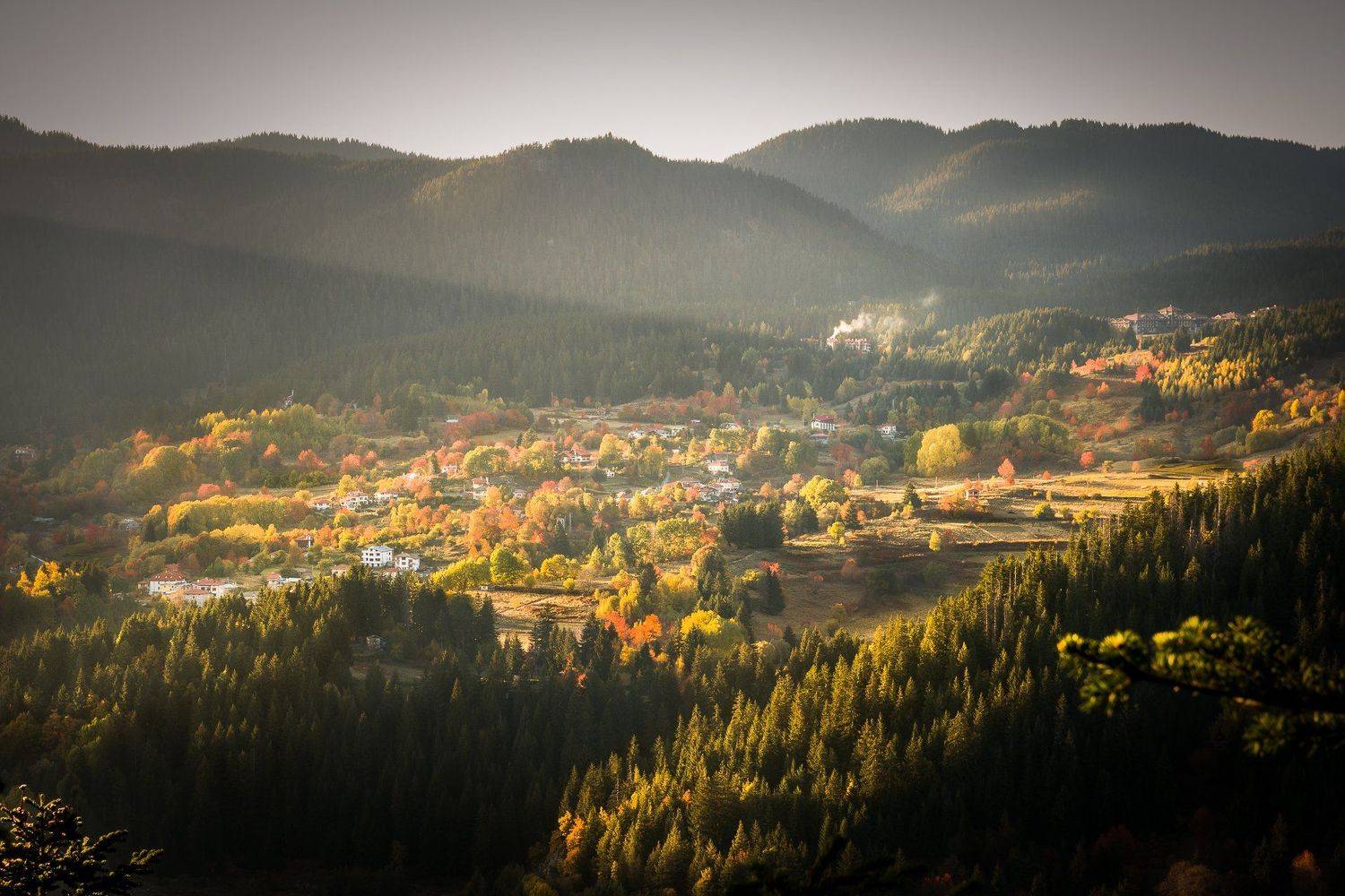 #rays, #autumn, #smolyan, #bulgaria, #house, #sunset, #travel, #journey, #rhodope_mountains, Mая Врънгова