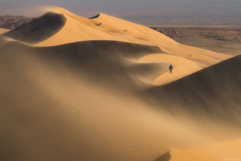 казахстан, алтынэмель, поющийбархан Песчаная буря на Поющем бархане фото превью