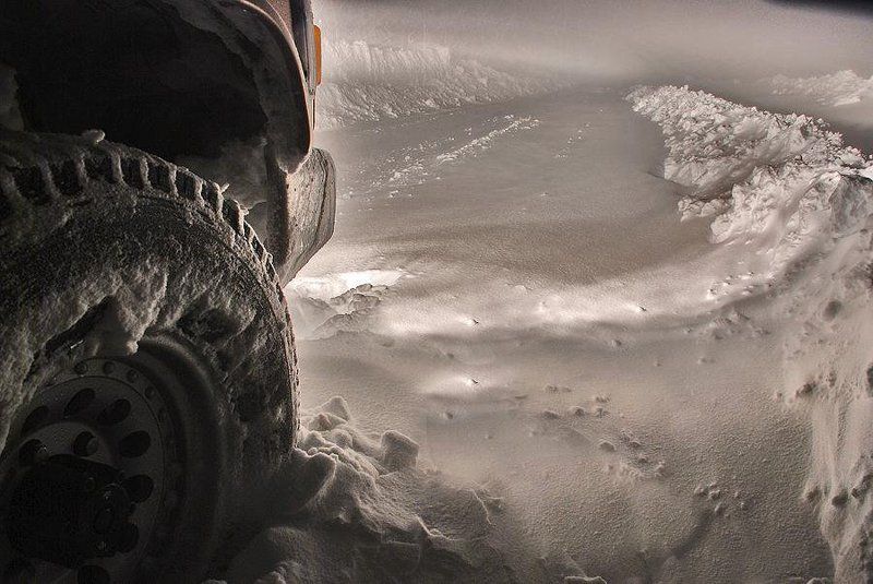 магадан, арманский перевал, пурга, снег, машина, ниссан, патрол, ночь, свет, сугробы Впереди перевал фото превью