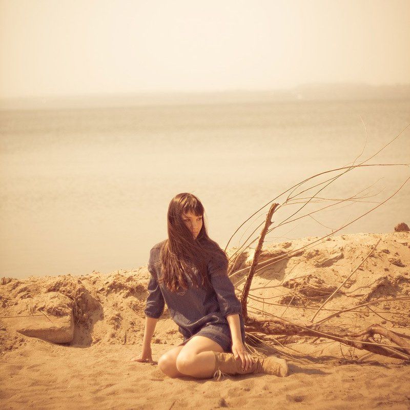 девушка, осень, море, песок, платье *** фото превью