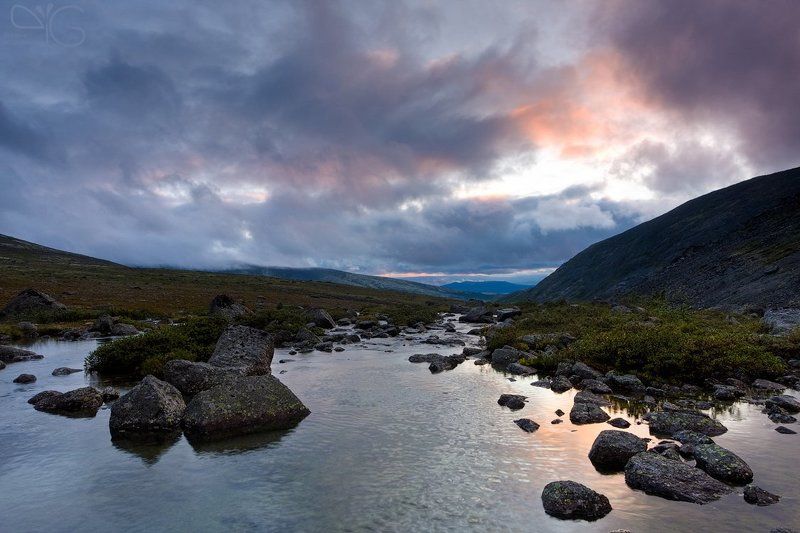 часнайок, хибины, заполярье, горы, ручей, река, каскад, гроза, север, вода, облака, закат, холод, озеро, chasnajok, hibiny, arctic, mountains, stream, river, cascade, north, cloud, sunset, colr, lake Вечерний ручей Часнайок фото превью