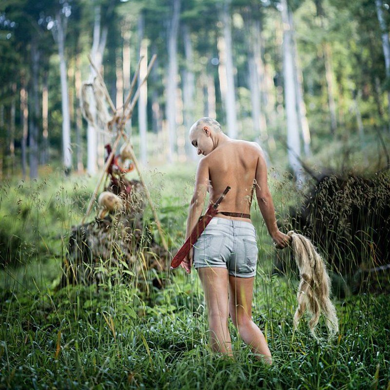 woods, woman, bald, hair off, cut - фото превью