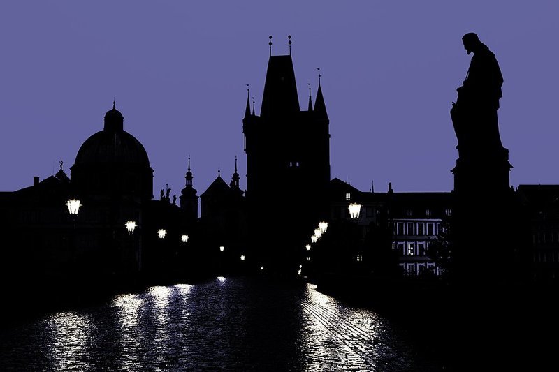 карлов, мост, утро, дождь, силуэты, отражения *** фото превью