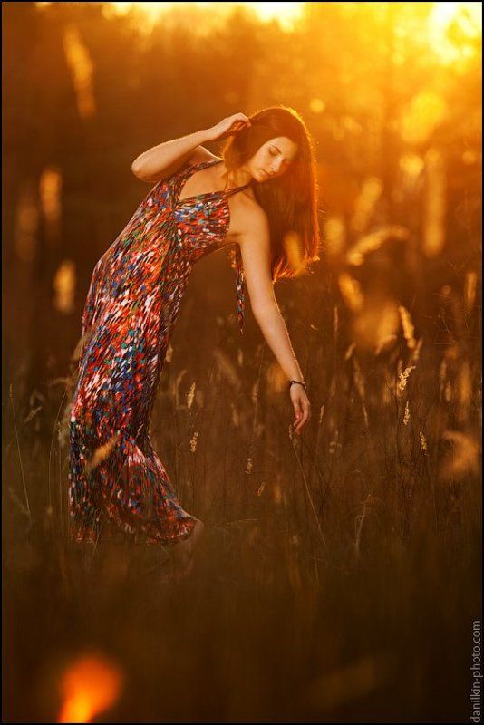 девушка, осень, закат, платье Последние теплые дни фото превью