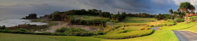 бали, гольф, танах лот, океан, поле, панорама Бали. Гольфовые поля рядом с храмом Танах Лот фото превью