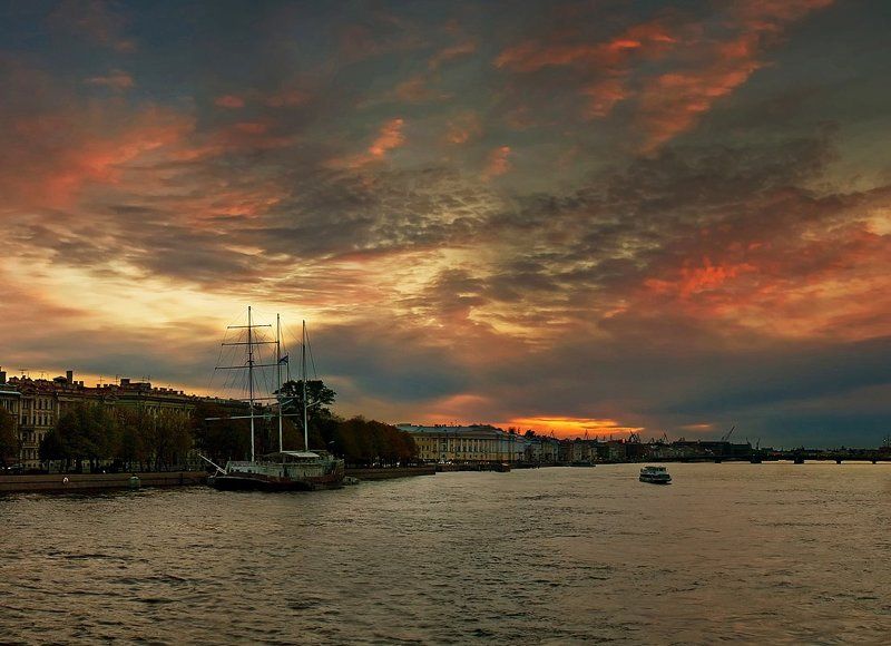 Нева закатная фото превью