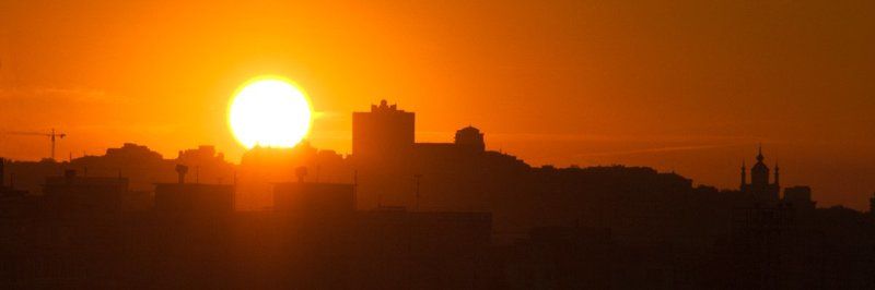 Городской закат фото превью