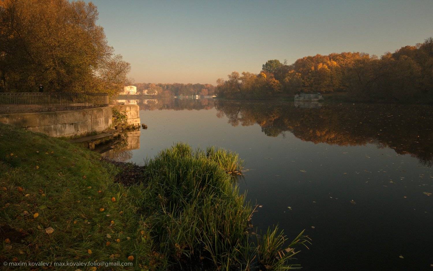 Kuzminki, autumn, cane, evening, nature, park, plant, pond, reed, reflection, rush, sky, sunrise, water, wharf, Кузьминки, вечер, вода, восход, камыш, небо, осень, отражение, парк, природа, пристань, пруд, растение, тростник, Максим Ковалёв