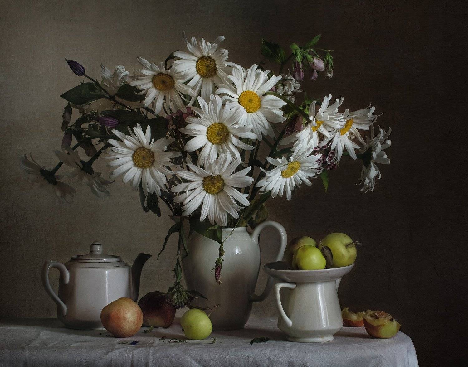 натюрморт, фарфор, кувшин, цветы, ромашки, фрукты, Анна Петина