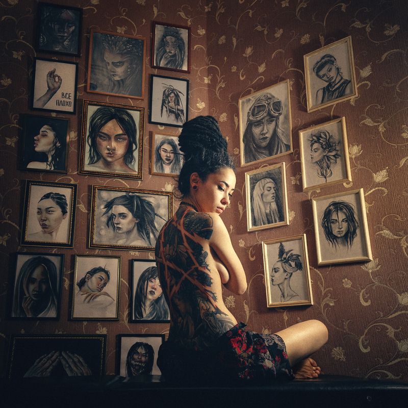 girl model tattoo artist nude drawing light darkness loneliness silence topless Russia dreadlocks девушка модель тату художник ню рисунок свет темнота одиночество тишина топлес Россия дреды Concentration фото превью