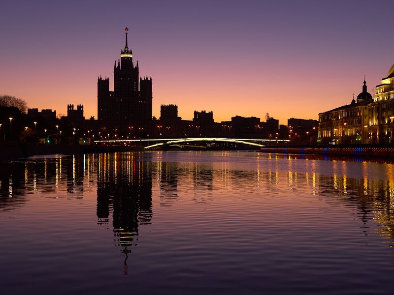 город, Москва, столица, рассвет, сталинская, высотка, небоскреб, река, утро, силуэт Москва. Рассвет на Котельнической. фото превью