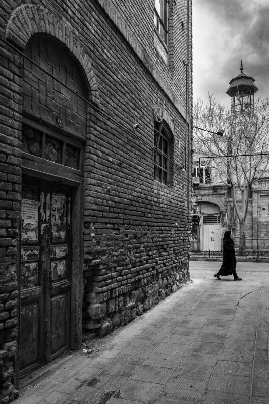iran tabriz bw historic Alone in the city фото превью