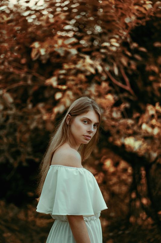 portrait model natural light people  Remnants of the departed days фото превью