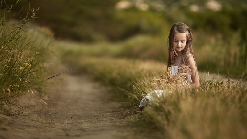 детский фотограф, дети, портрет, художественный портерт, идея детской фотосессии, детский образ, образ, пшеница, платье, ребенок, ребенок в кадре,  фото превью