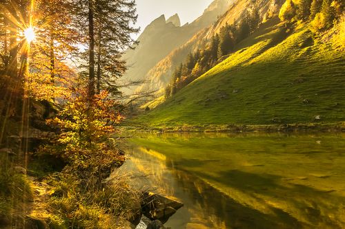Горное озеро Seealpsee, перед закатом, Швейцария