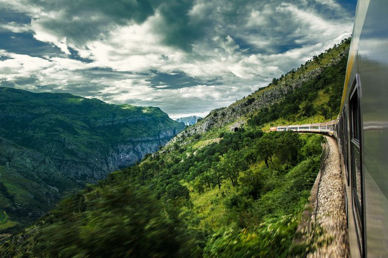 canyon, montenegro, train, mountains, travel, locomotive, green, nature, rocky, high, look down, composition, europe, moraca river,  каньон, черногория, поезд, горы, путешествия, локомотив, зеленый, природа, скалистый, высокий, смотреть вниз, состав, евро Entering the canyon фото превью