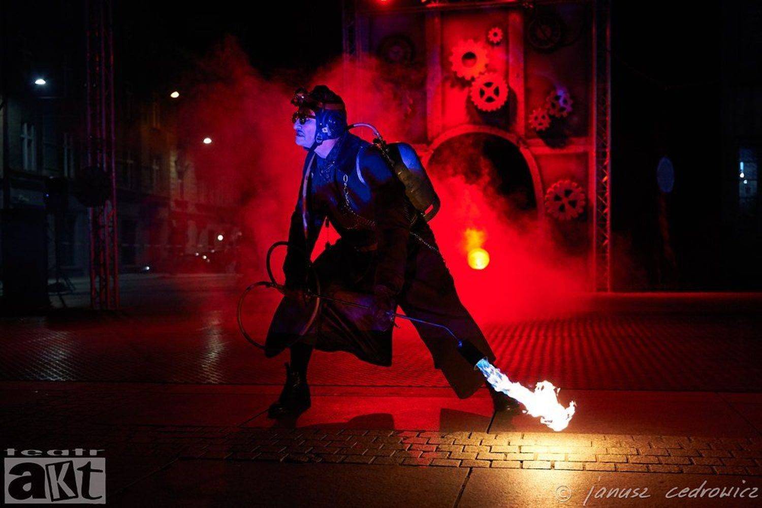 theatre,art,performance,show,happening,streetart,street,streettheatre,artist,actor,concert,fireshow,fire,industrial,, Janusz Cedrowicz