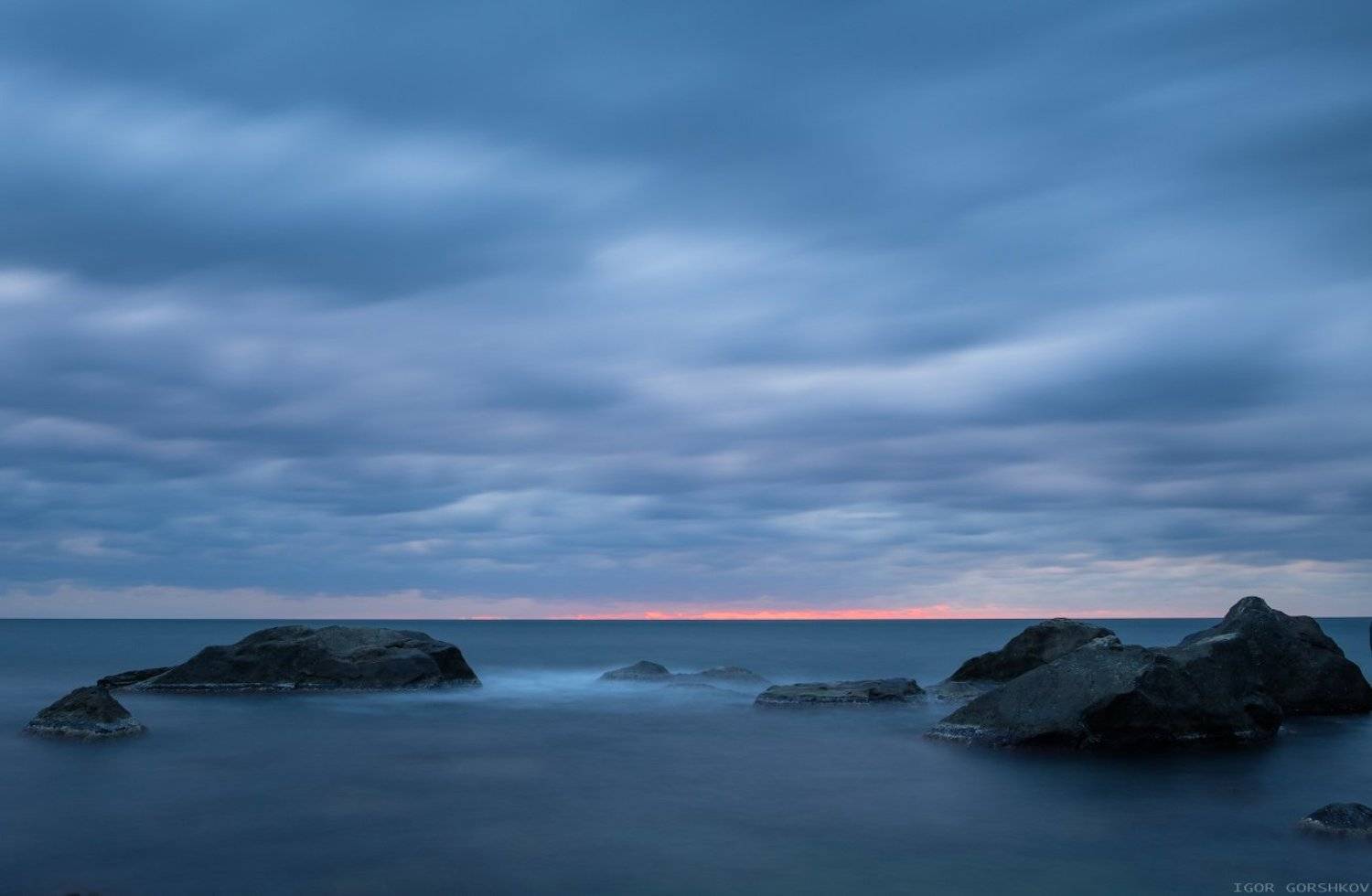 крым,море,утро,камни,скалы,пасмурно,тучи,рассвет,облака,пейзаж,вода,длинная выдержка,, Горшков Игорь