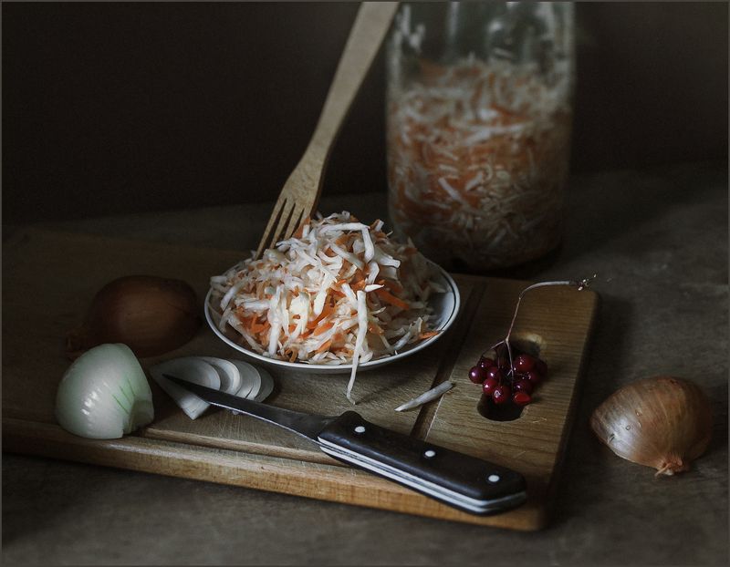 капуста, лук, закуска, калина, натюрморт *** фото превью