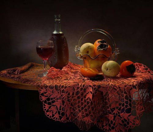 С красной вязаной салфеткой