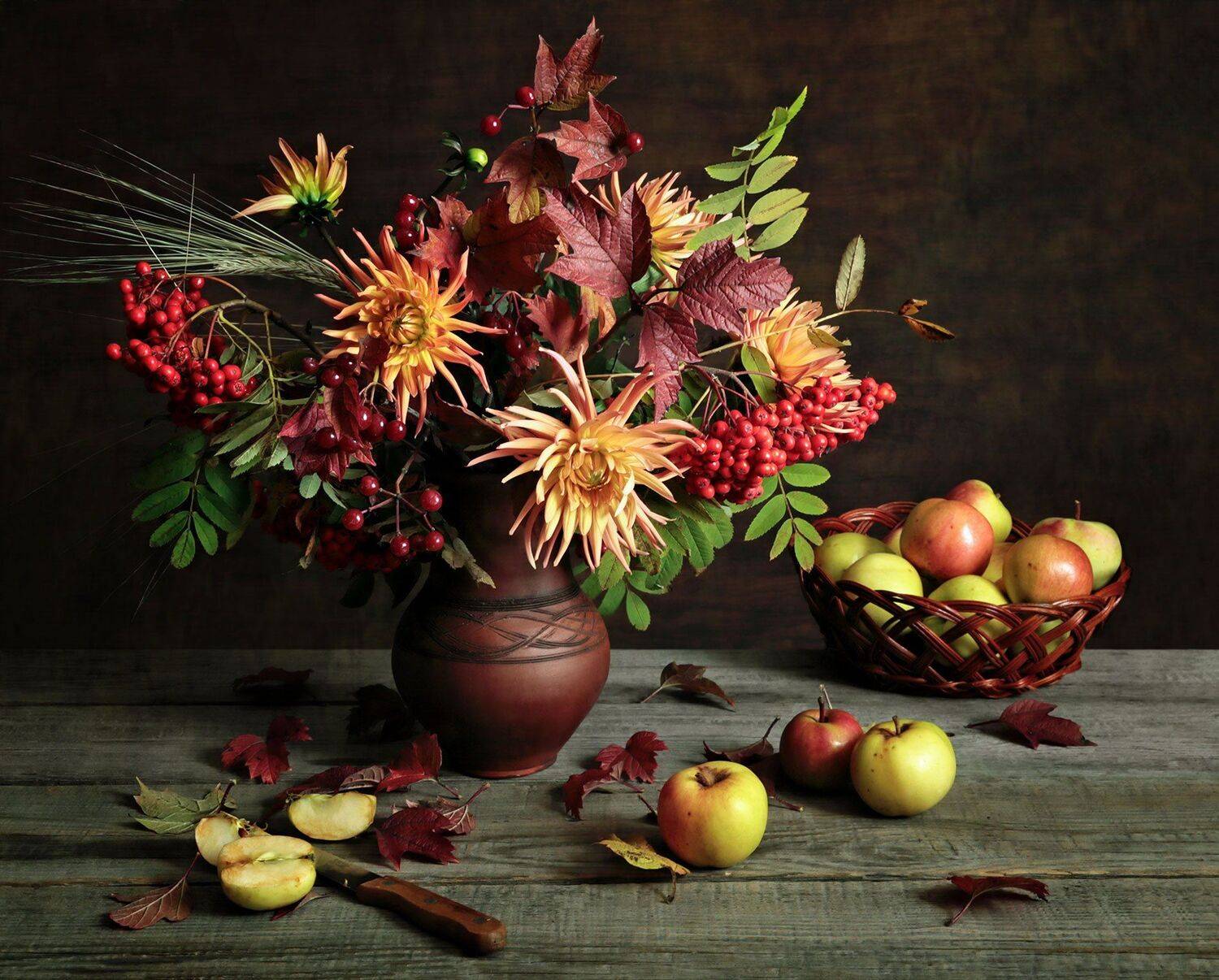 Яблоки, калина, рябина, кринка, нож, Вера Лопатина