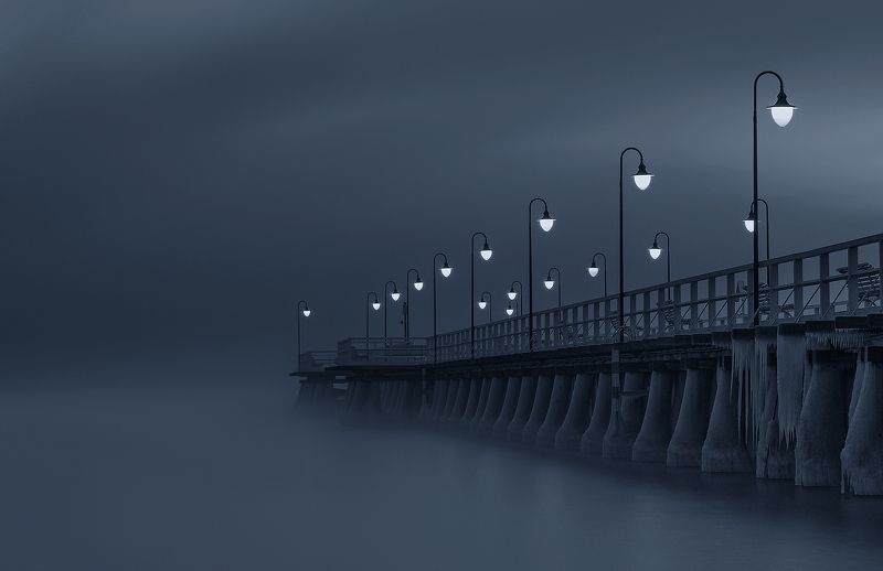 Misty pier фото превью