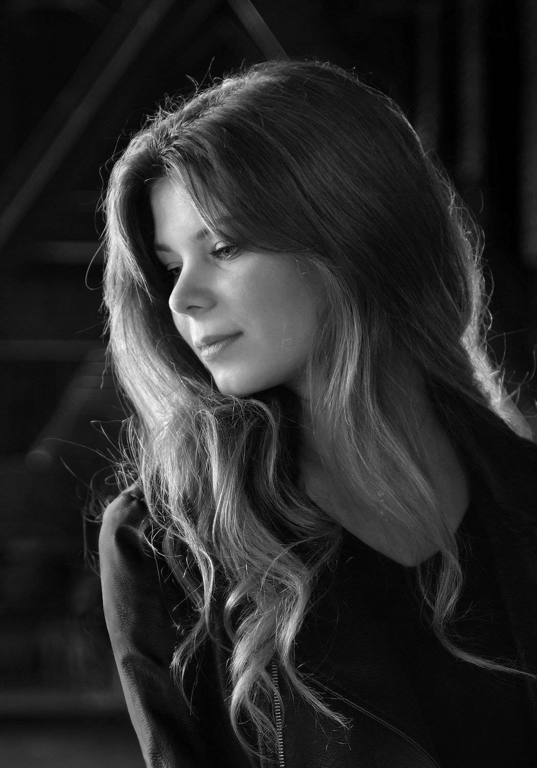 girl, portrait, face, eyes, hair, emotive, parisienne, monochrome, backlight, paris, dark, Endegor