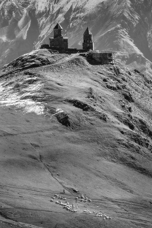 Троицкая церковь, Гергети, Казбек, Казбеги, Степанцминда, Грузия Тройцкая цероквь (XIV век) фото превью