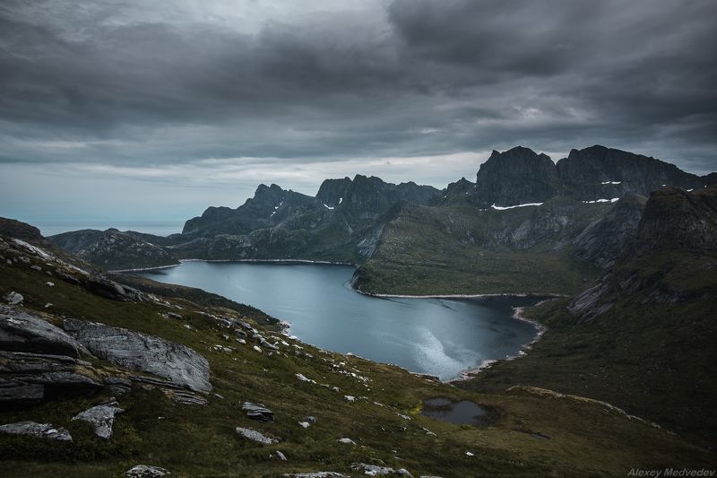 lofoten, summer, norway, cold, fjord, dark, rocks, mountains, lake, green,   фото превью