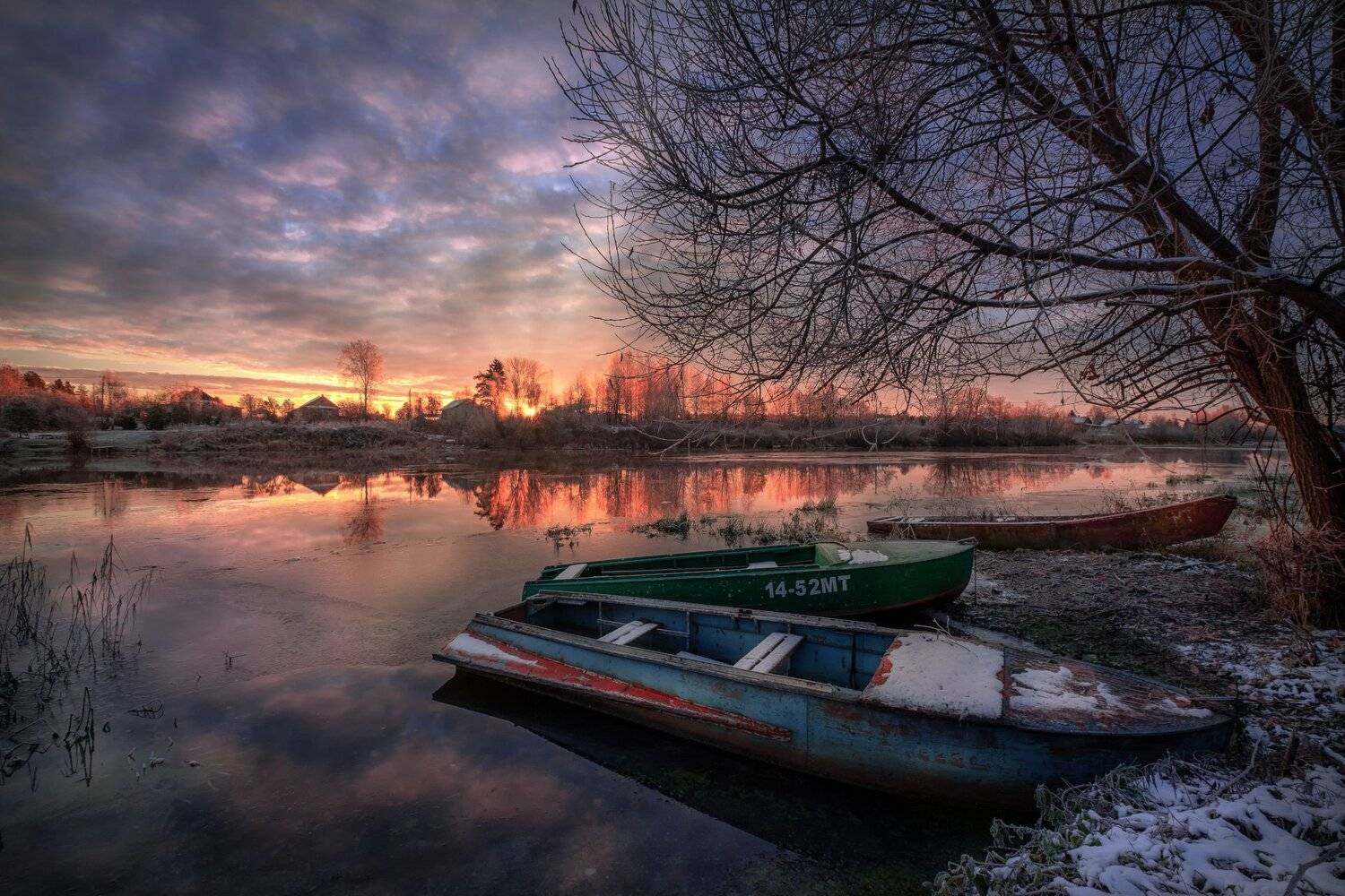 дубна, река, лодки, ледостав, ноябрь, холод, утро, лед, снег, рассвет, облачность, восход,, Андрей Чиж